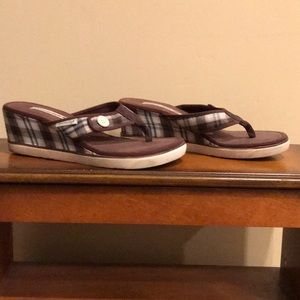 Size 8 Women’s Stylish Slippers by American Eagle.